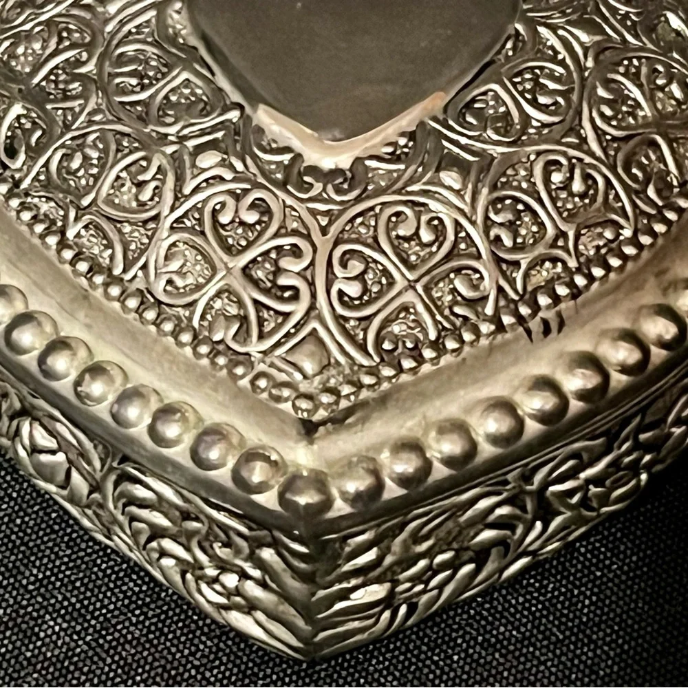Vintage Heritage Mint Silver Plate Heart Trinket Box Velvet Lined Jewelry Case
